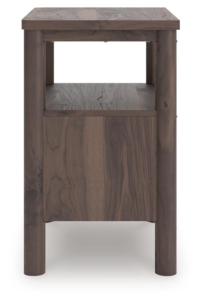 Pamytta Queen Panel Platform Bed, Dresser, Mirror and Nightstand